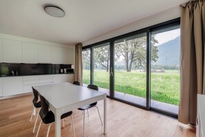 Grand Apartment | Private kitchen | Fridge, microwave, oven, stovetop - Residenza Ticino (Bellinzona)