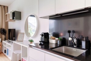 皇家開放式客房 | 私人廚房 | 電冰箱、微波爐、烤箱、爐台