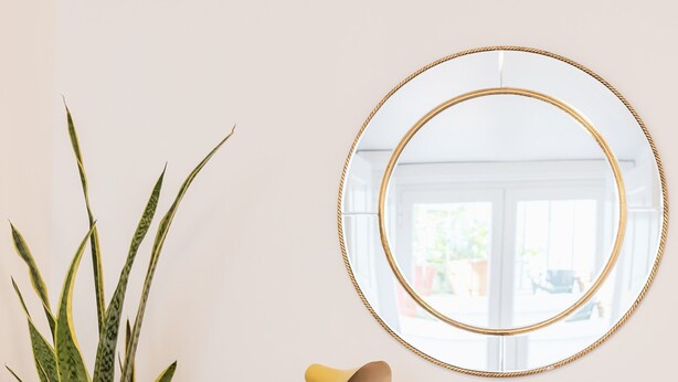 A room with a white potted plant, a round mirror with a gold frame, a small desk with a lamp, and a cabinet with two doors. - Alfama Design W Terrace by Homing (Lisbon)