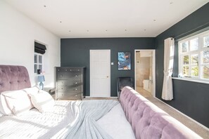 5 soverom, strykejern/-brett, wi-fi og sengetøy