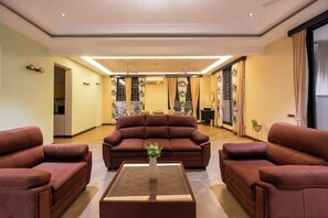 Elite Suite, Garden View | Living area
