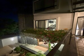 Luxury Suite | Balcony - The Serene Shores - Luxury Private Villa (Vanur)