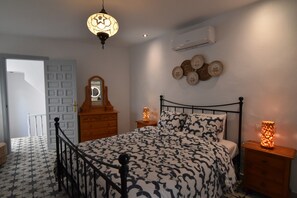 2 bedrooms, iron/ironing board, WiFi, bed sheets - Casa Los Anafes - in the heart of the village (Cómpeta)