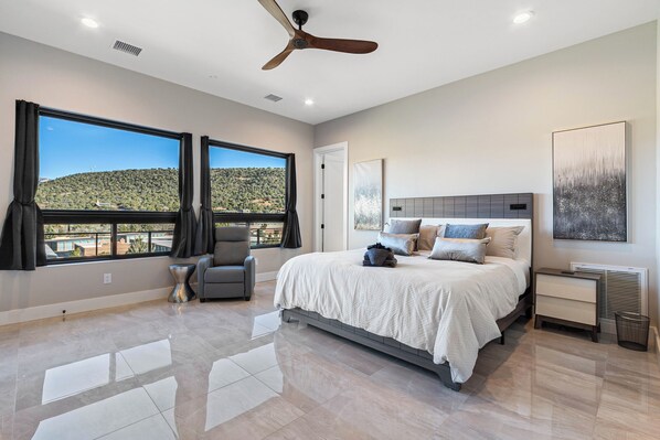 3 chambres, fer et planche à repasser, lit de bébé portatif