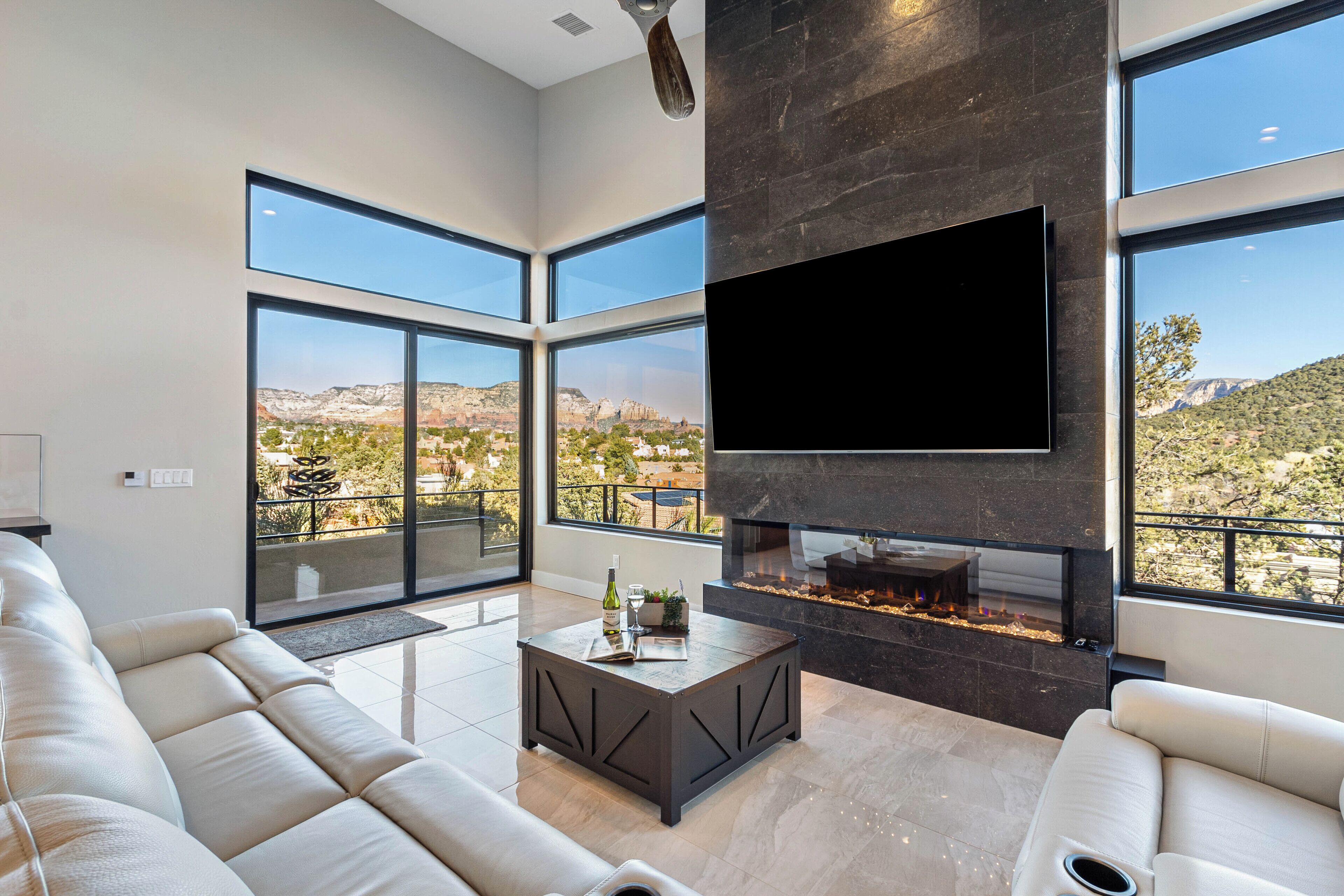 Smart TV, fireplace