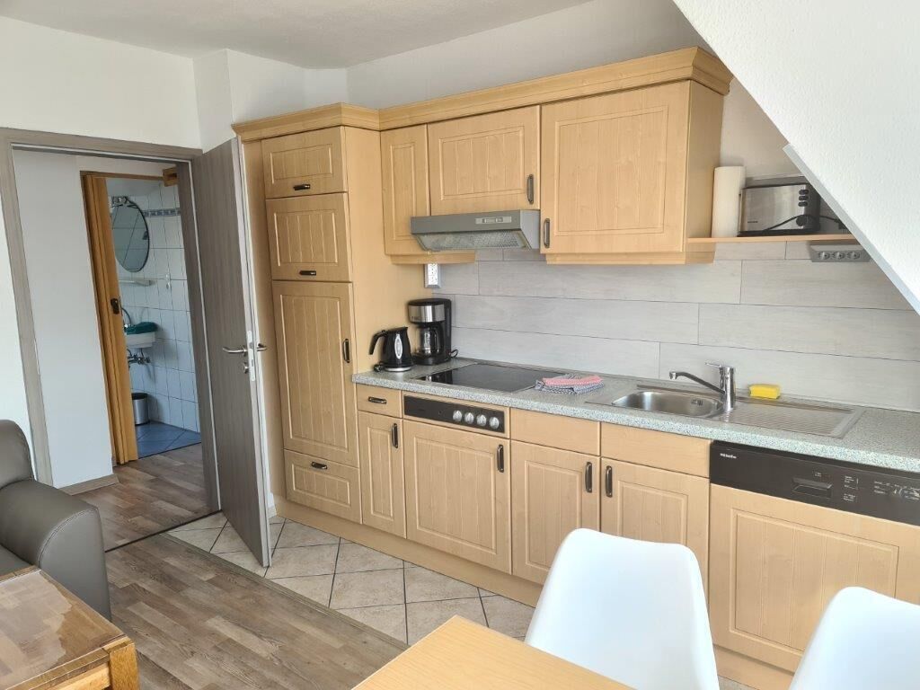 Køleskab, mikrobølgeovn, kogeplade, opvaskemaskine