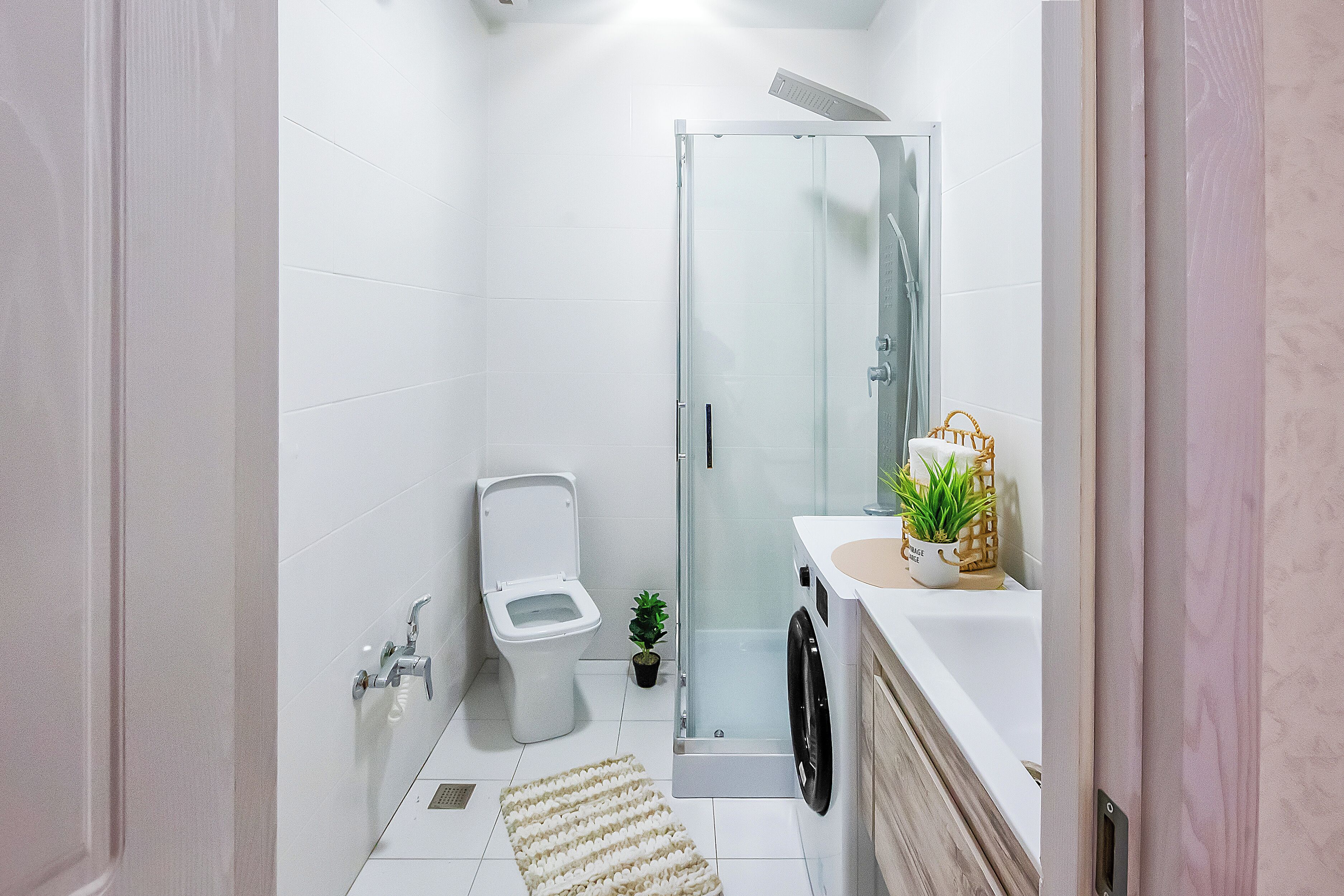 Apartamento conforto, sacada, vista para a cidade | Banheiro | Chuveiro, produtos de toalete grátis, secador de cabelo 