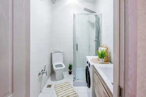 Comfort Apartment, Balcony, City View | Bathroom | Shower, free toiletries, hair dryer, towels - HB apartments Nutsubidze (Tbilisi)