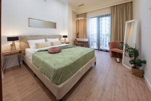 Apartment, Balkon, Stadtblick | 1 Schlafzimmer, Schreibtisch, laptopgeeigneter Arbeitsplatz