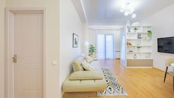 Comfort Apartment, Balcony, City View | Ruang tamu | 42 inci televisyen skrin rata dengan digital, TV