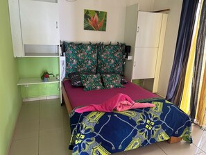 2 habitaciones, tabla de planchar con plancha, wifi y ropa de cama 