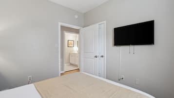 4 habitaciones, escritorio, tabla de planchar con plancha y wifi