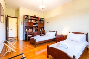 House | 3 bedrooms, desk, Internet