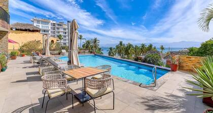 The Canuva Lux 204 in Cruz de Huanacaxtle