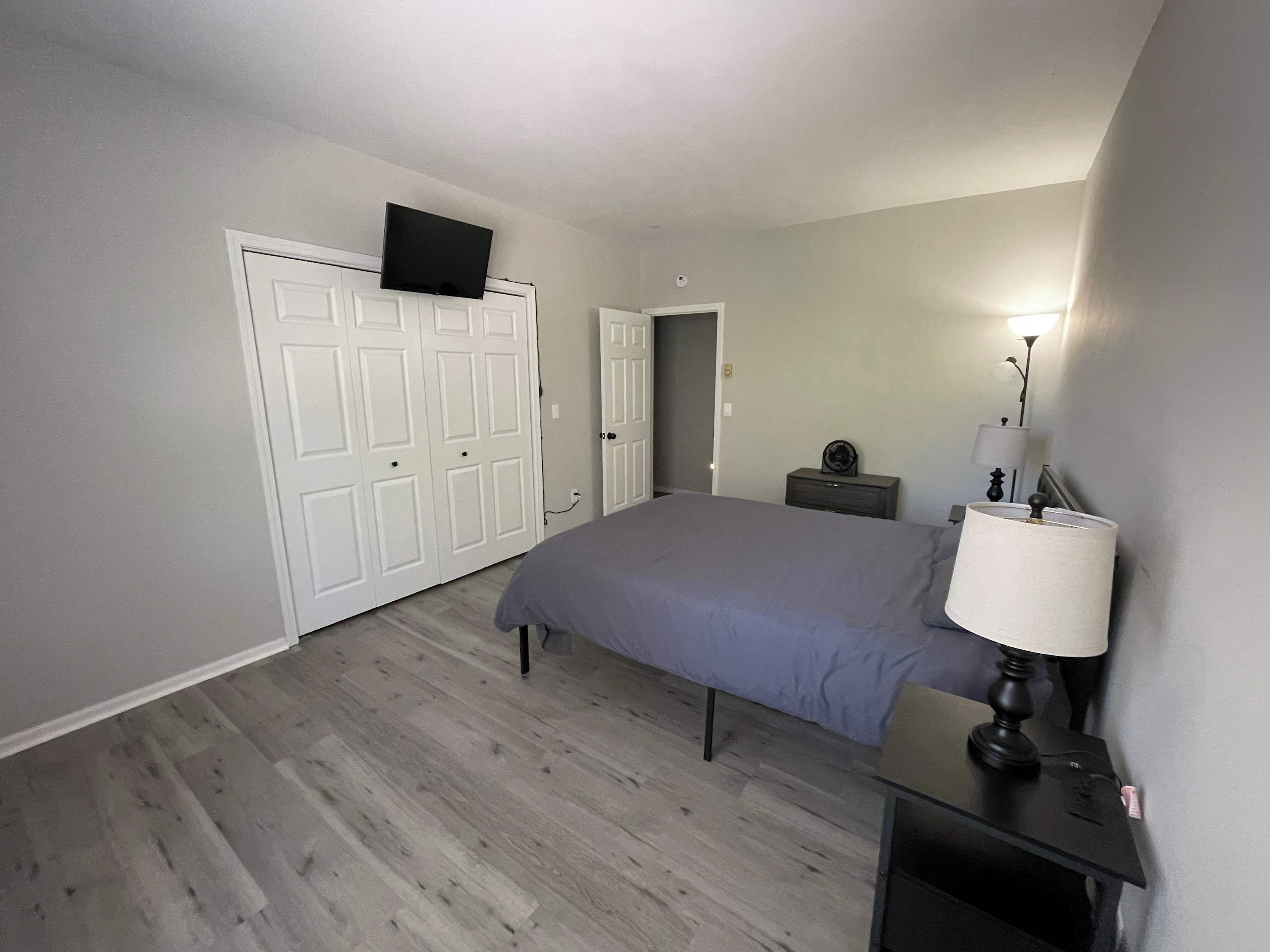 1 bedroom, desk, WiFi, bed sheets
