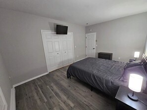 1 bedroom, desk, WiFi, bed sheets