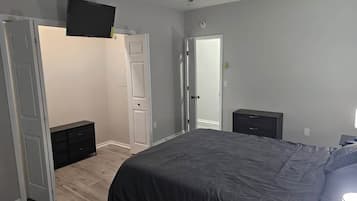 1 bedroom, desk, WiFi, bed sheets