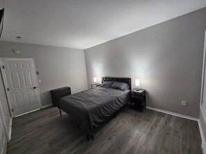 1 bedroom, desk, WiFi, bed sheets