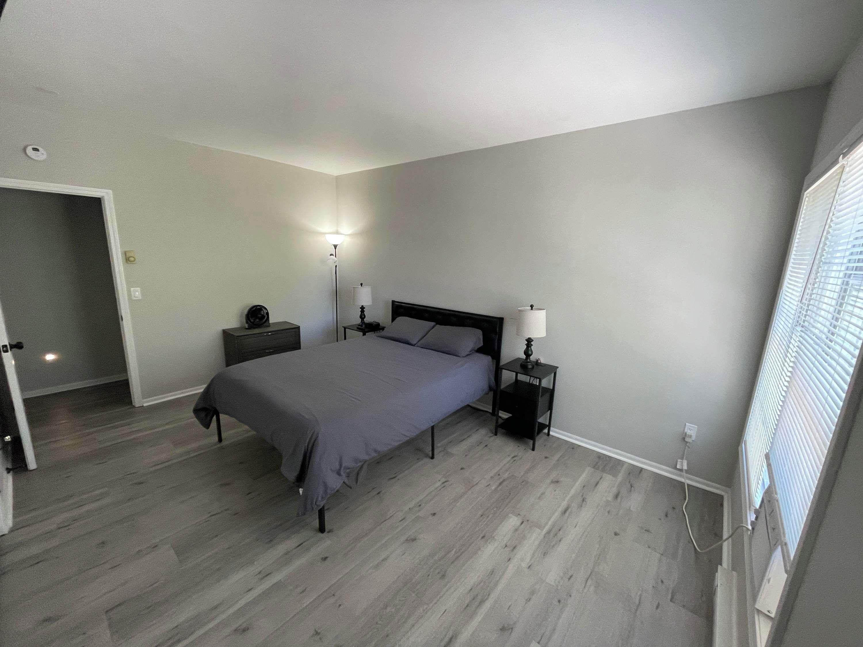 1 bedroom, desk, WiFi, bed sheets