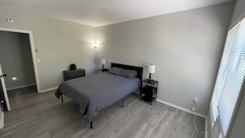 1 bedroom, desk, WiFi, bed sheets