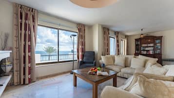 Apartment, Meerblick | Wohnbereich