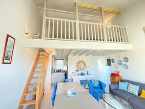 TV - Apartment with sea view, pool, and WiFi (Fouras)