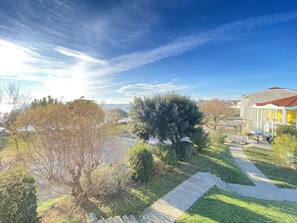 Property grounds - Apartment with sea view, pool, and WiFi (Fouras)