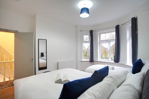 Sleeps 18 Lovely Mcr Home by City SuperHost