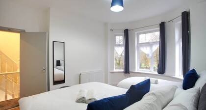 Sleeps 18 Lovely Mcr Home by City SuperHost