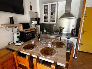 Refrigerador, microondas, parrilla de estufa y lavavajillas