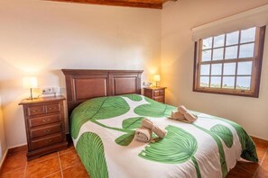 2 bedrooms, iron/ironing board, bed sheets