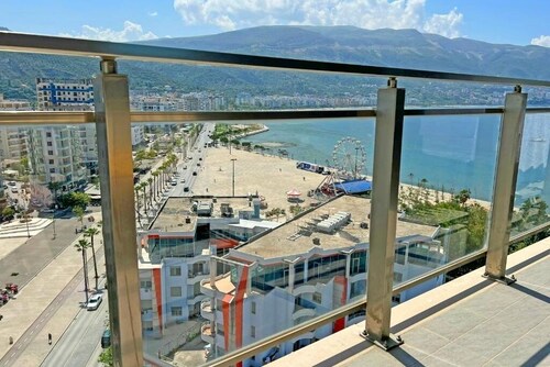 Sea Pearl Apartment: Small Apartment on 2 Levels 