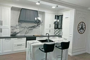 Microwave, oven, stovetop, dishwasher - Sea Pearl Apartment: Small Apartment on 2 Levels  (Vlora)