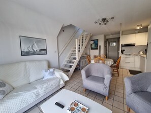 TV - T3 Duplex Apartment, 4 Pers, Sarzeau Center, Balcony (Sarzeau)