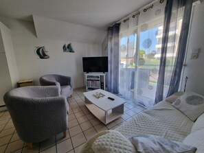 TV - T3 Duplex Apartment, 4 Pers, Sarzeau Center, Balcony (Sarzeau)