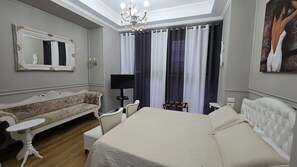 1 dormitorio, tabla de planchar con plancha, wifi y ropa de cama