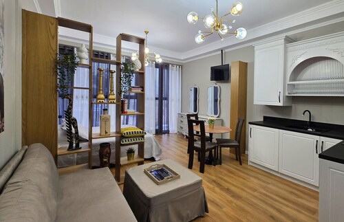 Sea Pearl Apartment: Superior Apartment with City View