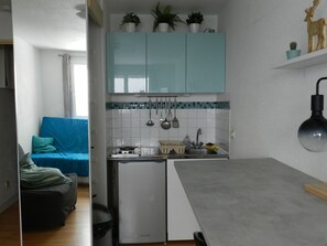 Fridge, microwave
