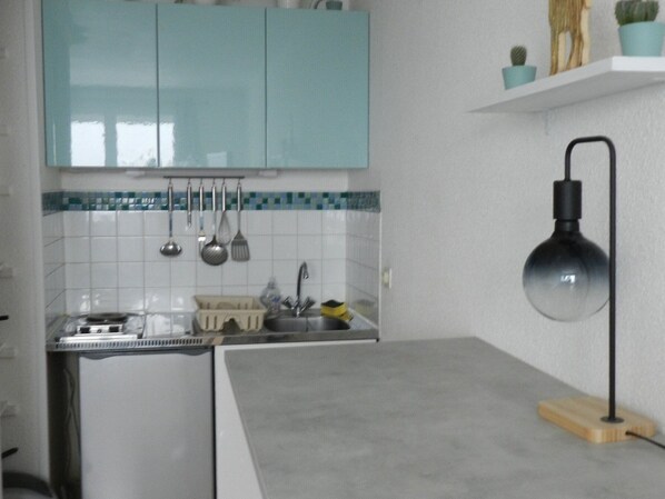 Kjøleskap og mikrobølgeovn