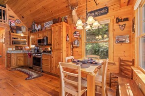 Dining - Rustic Cabin just outside of Murphy, NC with beautiful mountain views! (Murphy)