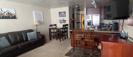 TV, fireplace, ping pong