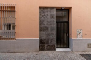 Departamento, 1 habitación, balcón, vista a la ciudad | Entrada de la propiedad