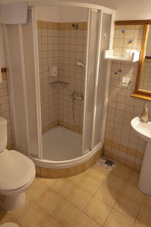 Standard Room | Bathroom | Shower, hair dryer, towels, soap - Erguvanlı Ev (Ayvacik)