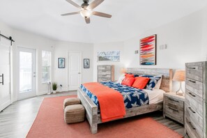 3 chambres, fer et planche à repasser, lit de bébé portatif