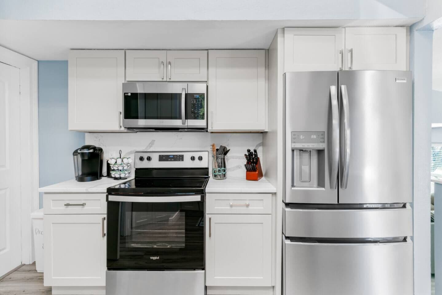 冰箱、微波炉、烤箱、炉灶