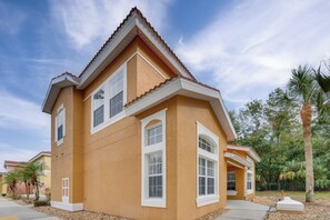 Interior - 8 Mi to Disney World: Townhome w/ Balcony & Patio! (Kissimmee)