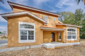Interior - 8 Mi to Disney World: Townhome w/ Balcony & Patio! (Kissimmee)