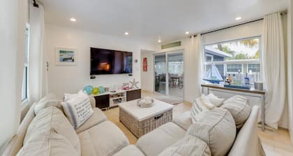 Lanai, Pool & Patios: Waterfront Home in Tavernier