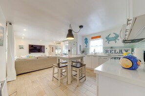House (2 Bedrooms) | Interior - Lanai, Pool & Patios: Waterfront Home in Tavernier (Tavernier)