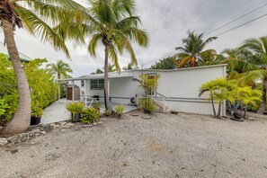 House (2 Bedrooms) | Interior - Lanai, Pool & Patios: Waterfront Home in Tavernier (Tavernier)